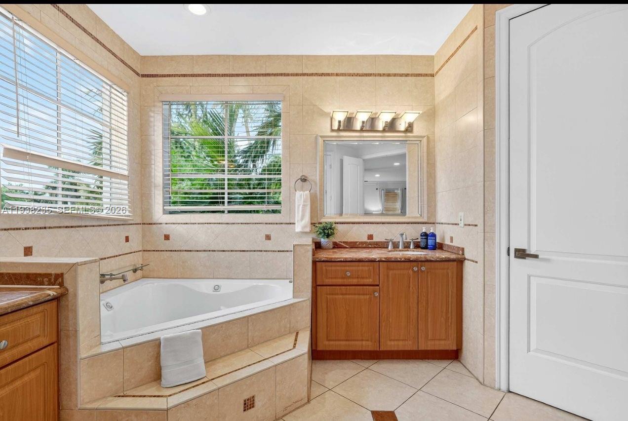 832 Hollywood Blvd Hollywood, FL 33019