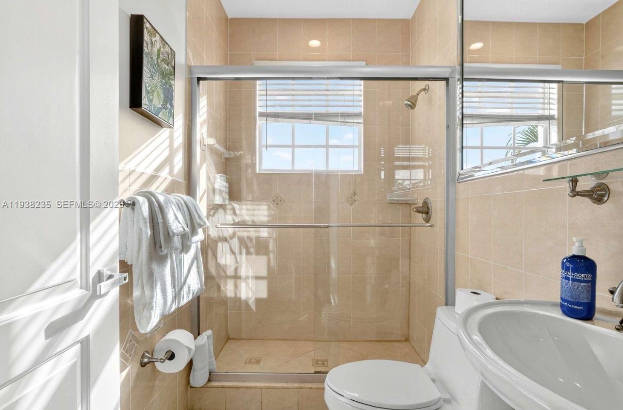 832 Hollywood Blvd Hollywood, FL 33019