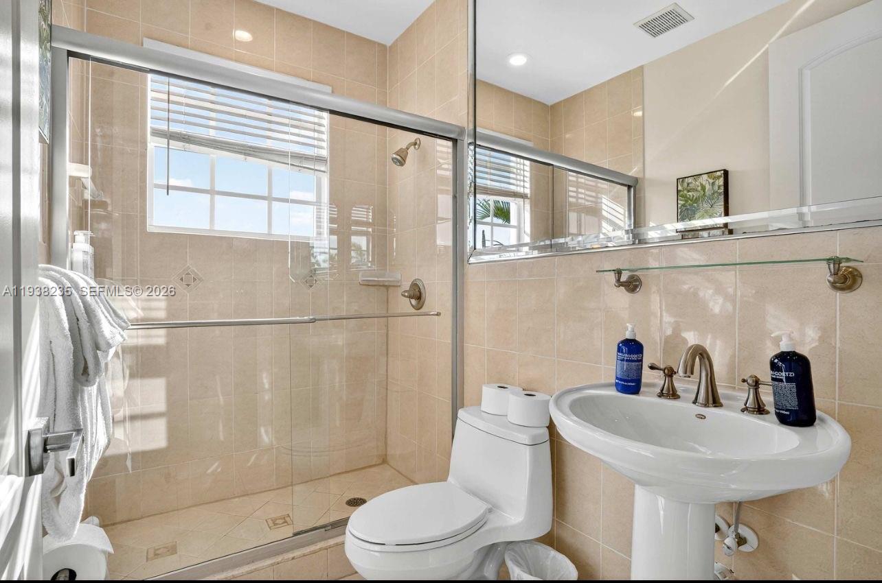 832 Hollywood Blvd Hollywood, FL 33019