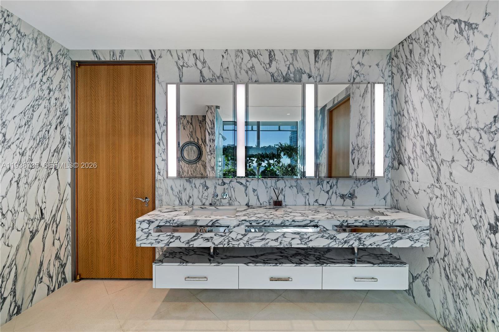 120 Ocean Dr #1400 Miami Beach, FL 33139