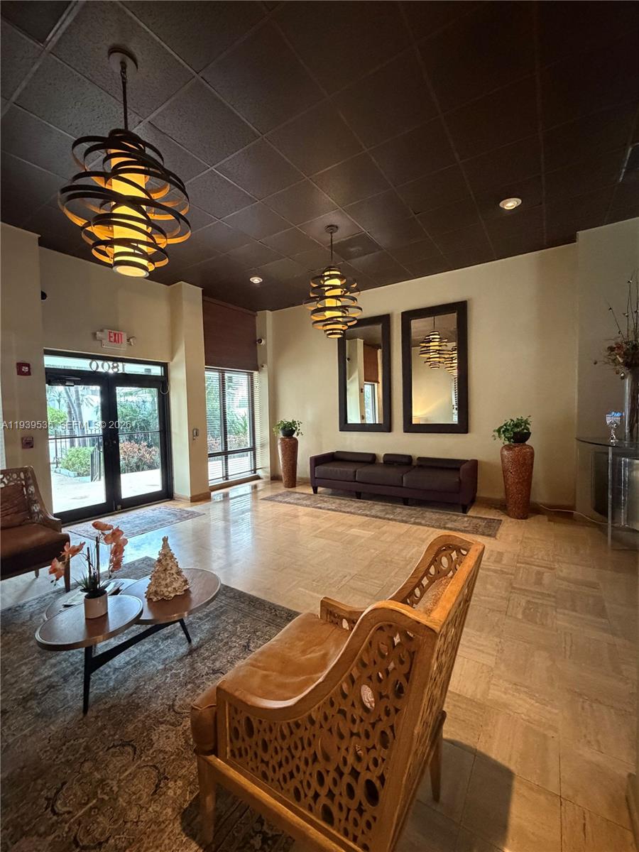 1800 Collins Ave #19B Miami Beach, FL 33139