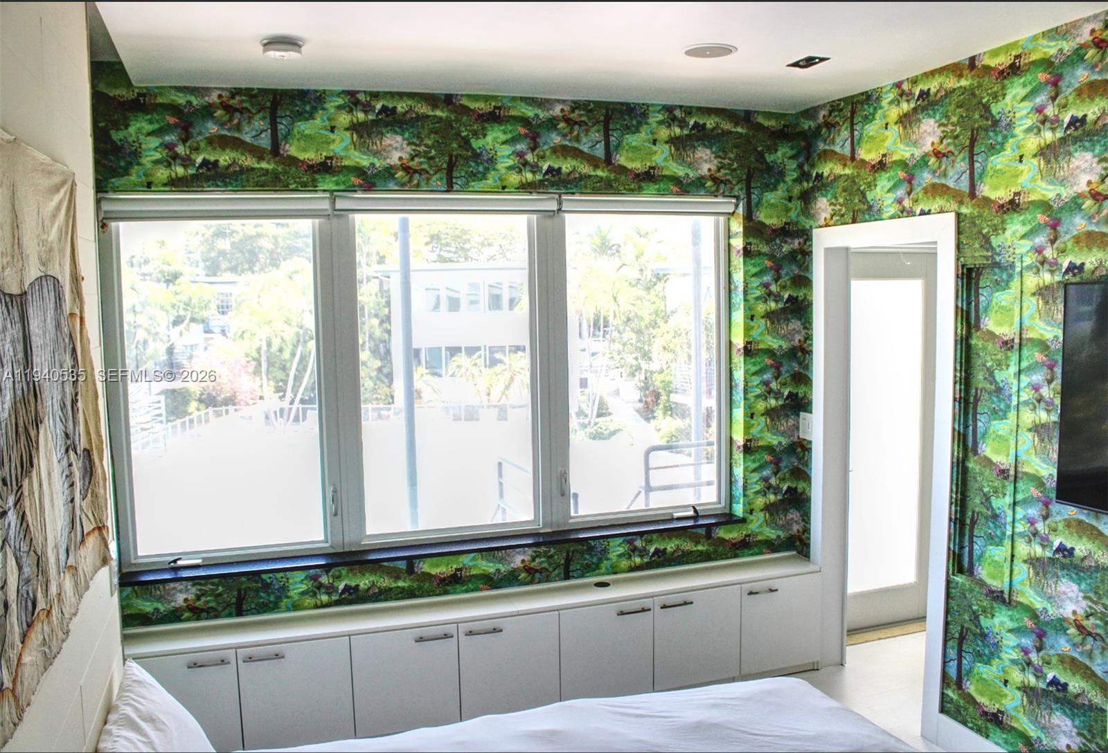 4710 Pine Tree Dr #49 Miami Beach, FL 33140