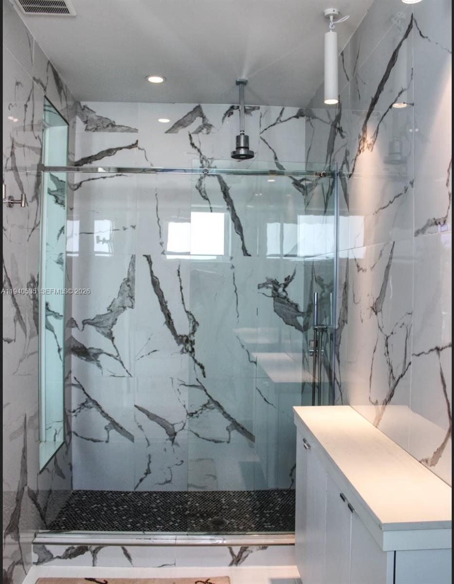 4710 Pine Tree Dr #49 Miami Beach, FL 33140