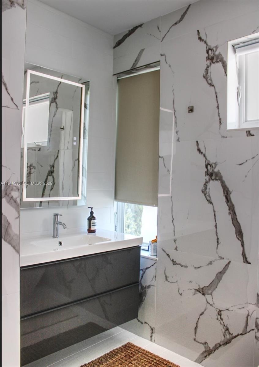 4710 Pine Tree Dr #49 Miami Beach, FL 33140