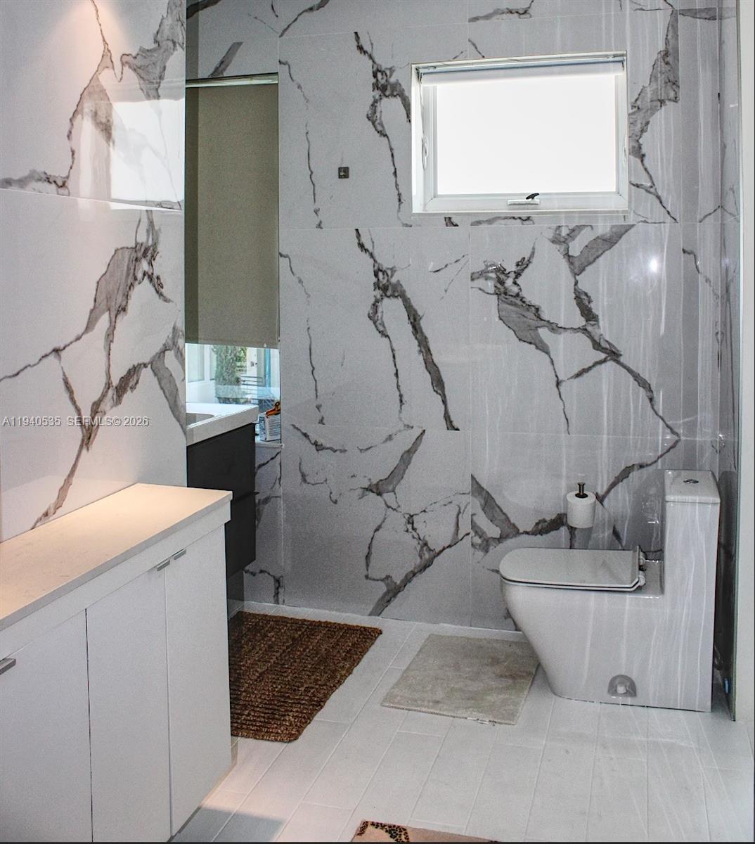 4710 Pine Tree Dr #49 Miami Beach, FL 33140