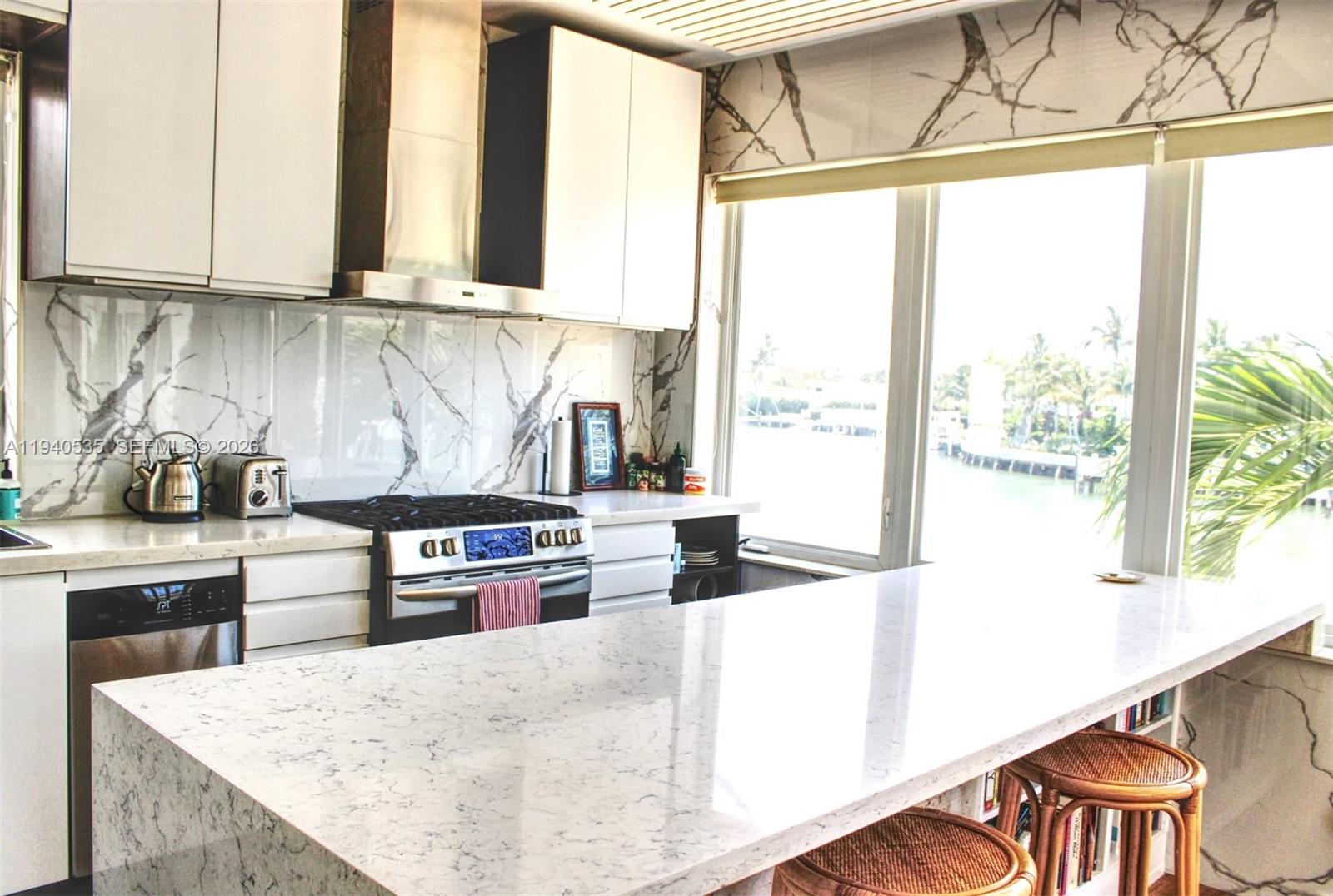 4710 Pine Tree Dr #49 Miami Beach, FL 33140