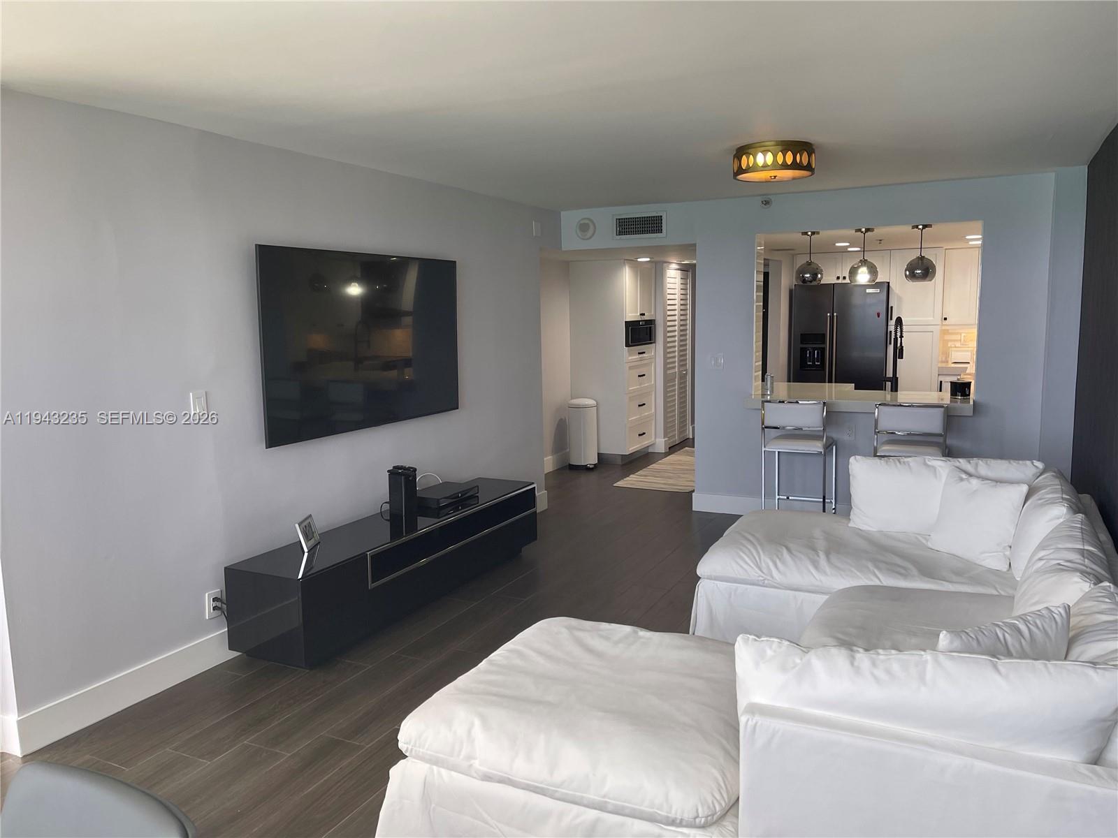 2555 Collins Ave #1409 Miami Beach, FL 33140