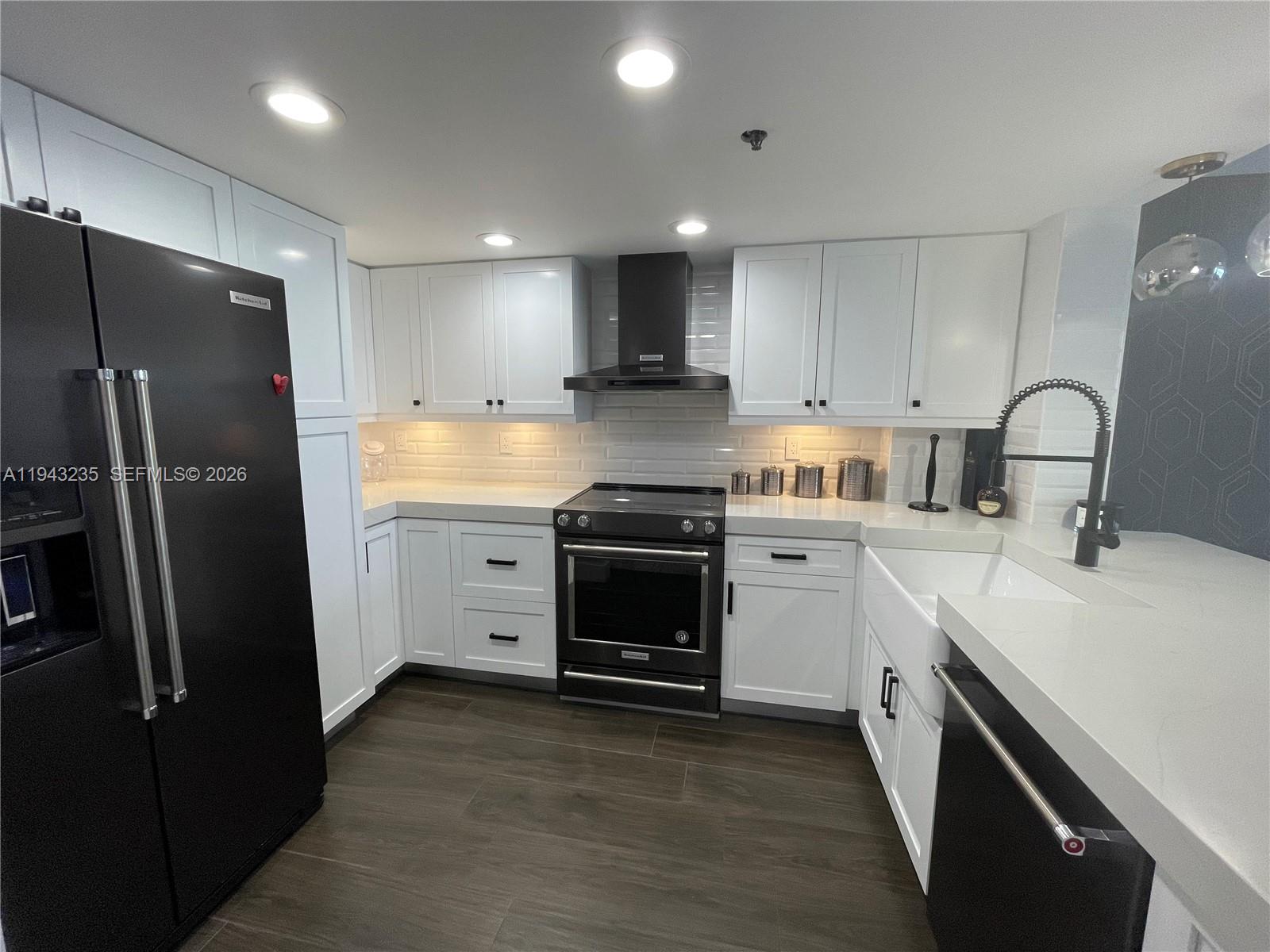 2555 Collins Ave #1409 Miami Beach, FL 33140