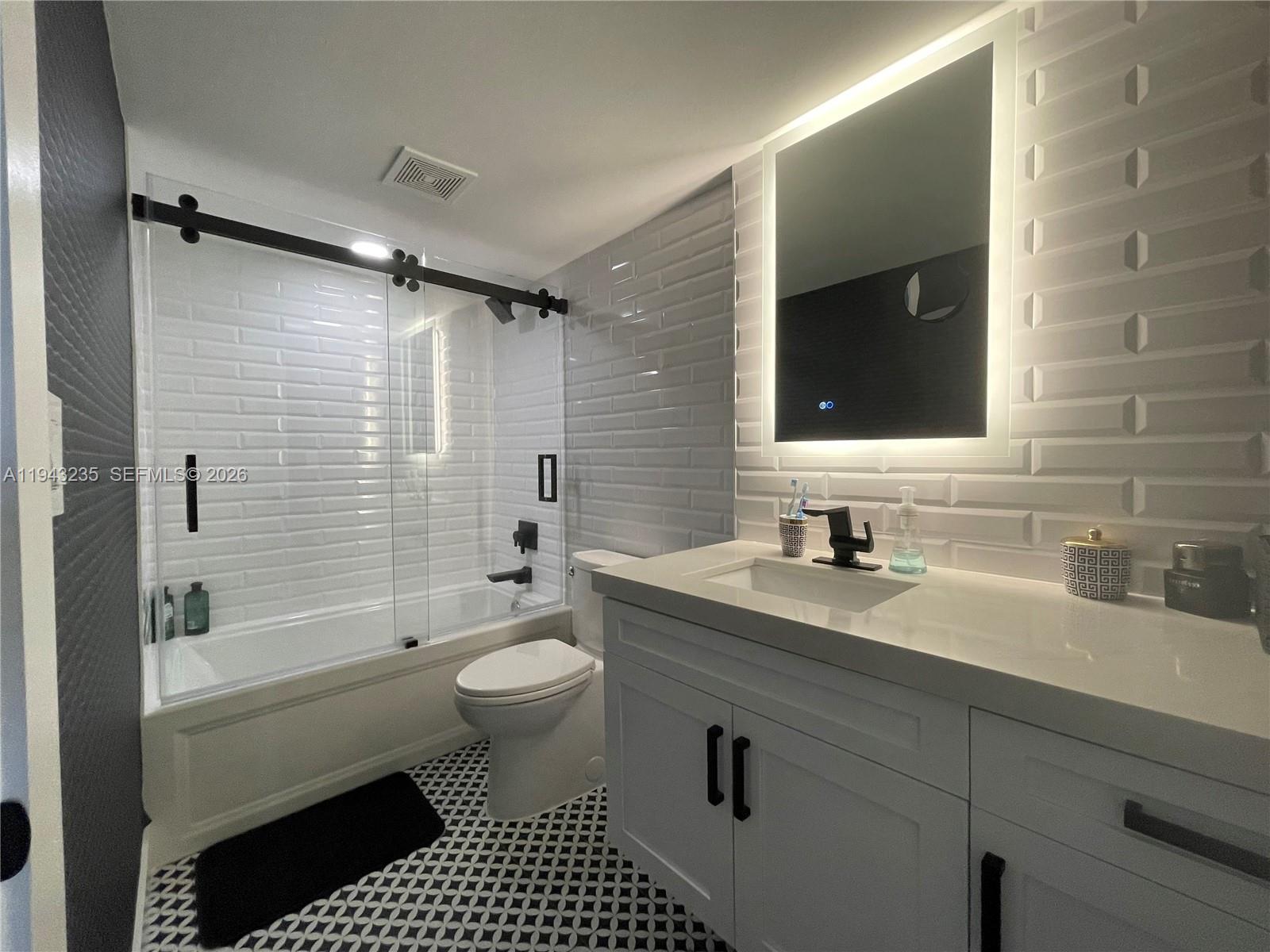 2555 Collins Ave #1409 Miami Beach, FL 33140