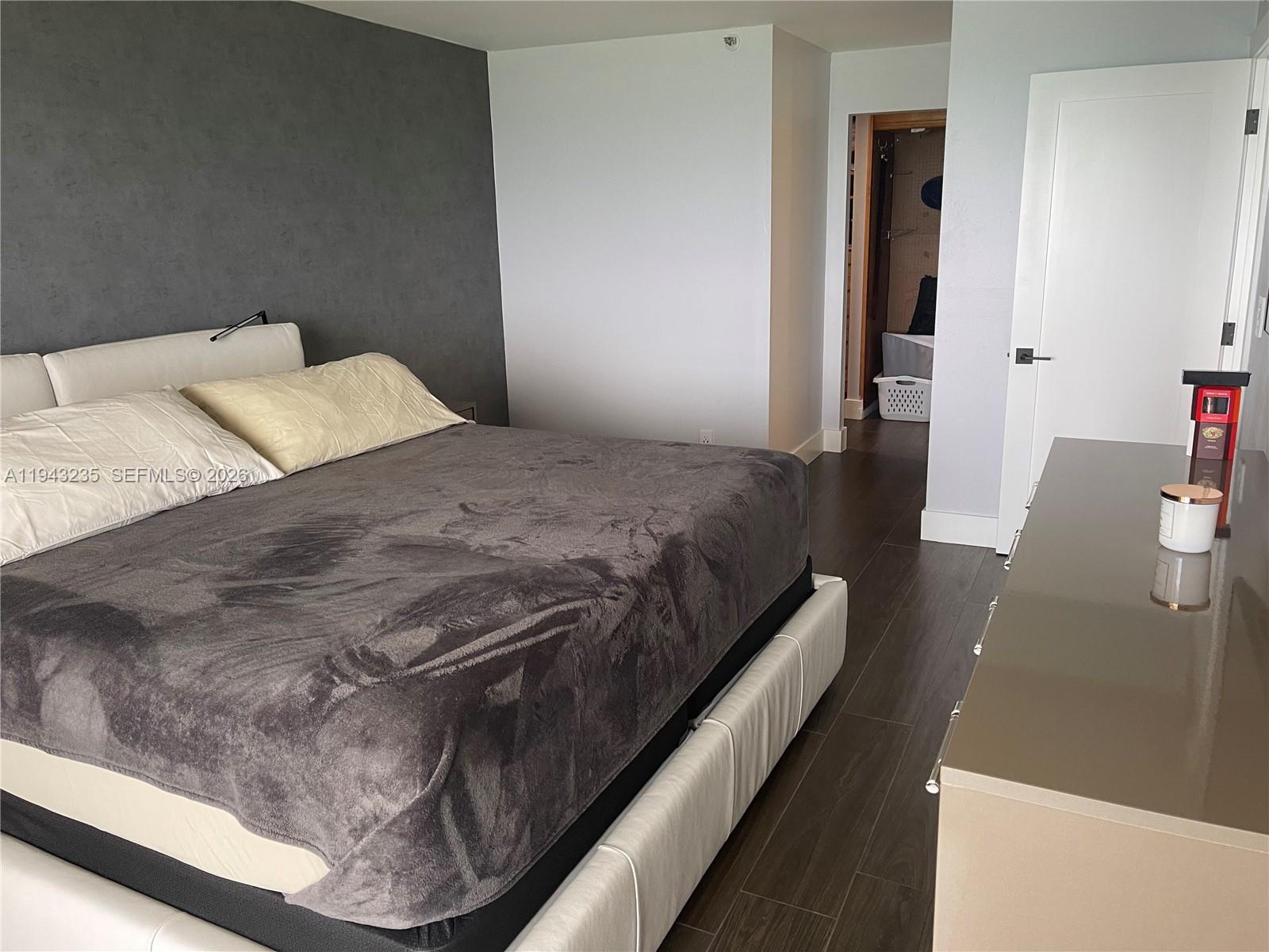 2555 Collins Ave #1409 Miami Beach, FL 33140