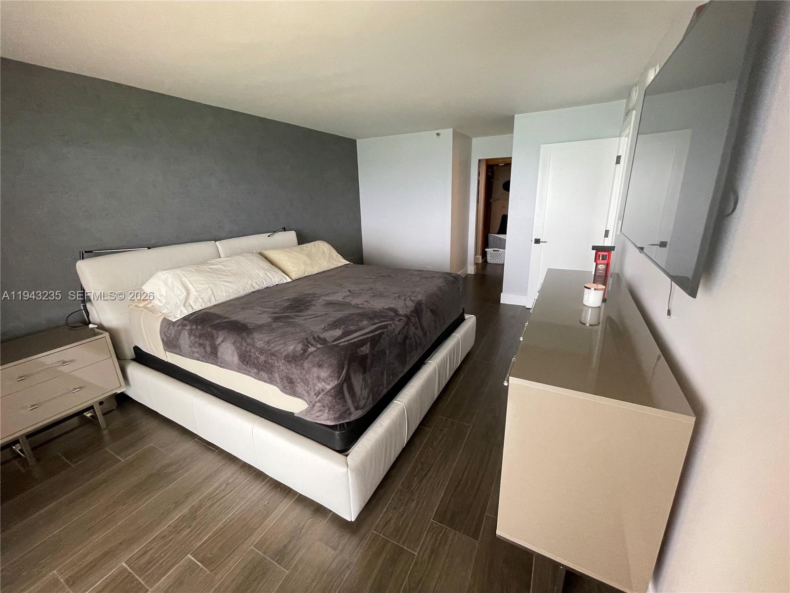 2555 Collins Ave #1409 Miami Beach, FL 33140