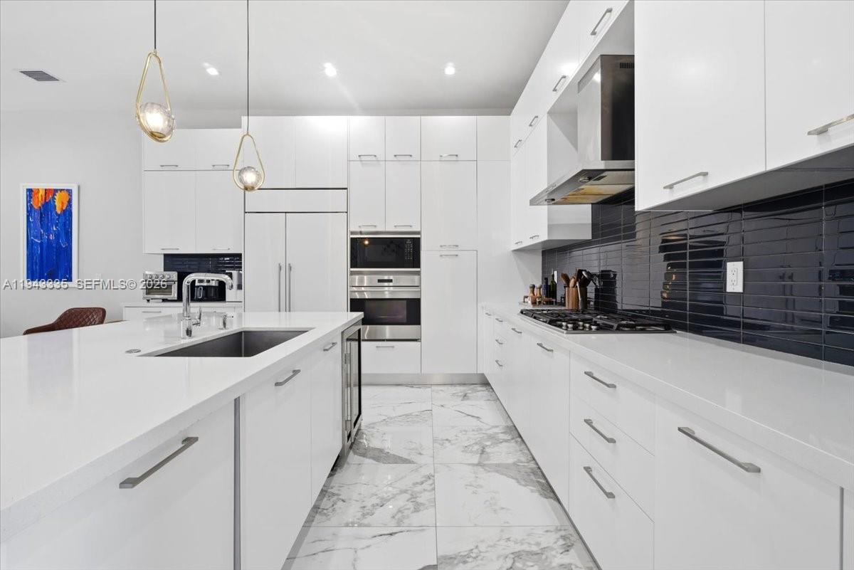 8156 NW 48th Ter Doral, FL 33166