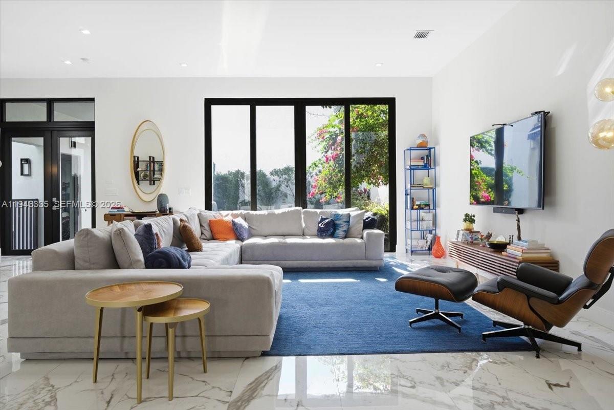 8156 NW 48th Ter Doral, FL 33166