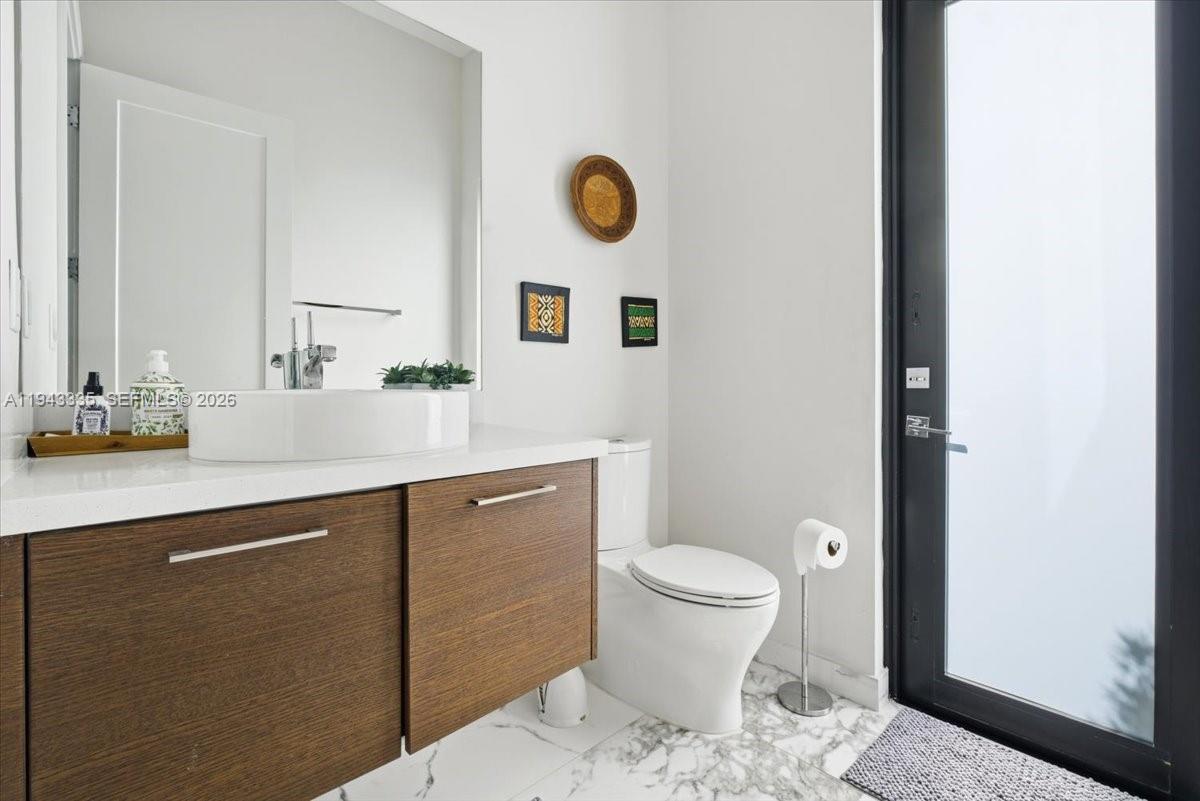 8156 NW 48th Ter Doral, FL 33166