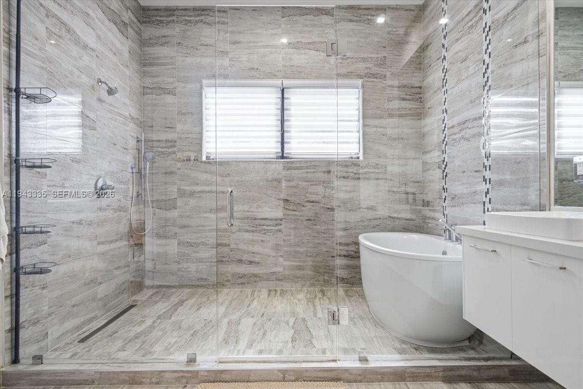 8156 NW 48th Ter Doral, FL 33166