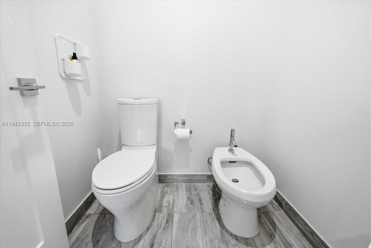 8156 NW 48th Ter Doral, FL 33166