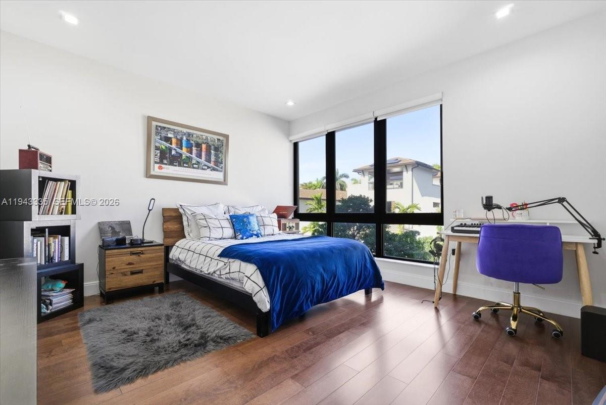 8156 NW 48th Ter Doral, FL 33166