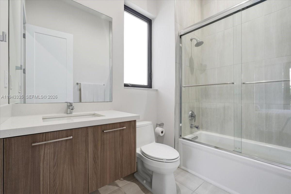 8156 NW 48th Ter Doral, FL 33166