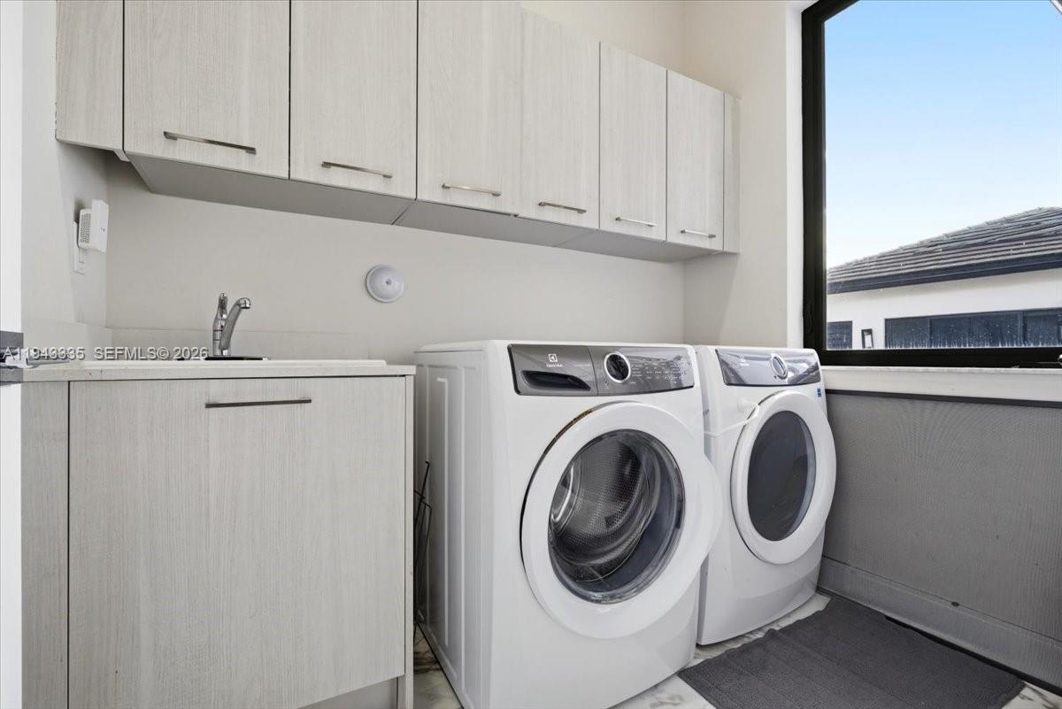 8156 NW 48th Ter Doral, FL 33166