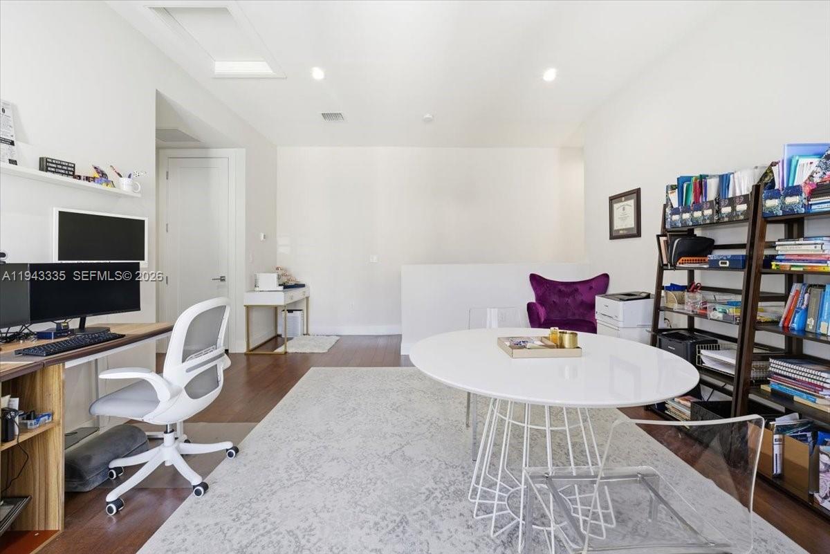 8156 NW 48th Ter Doral, FL 33166