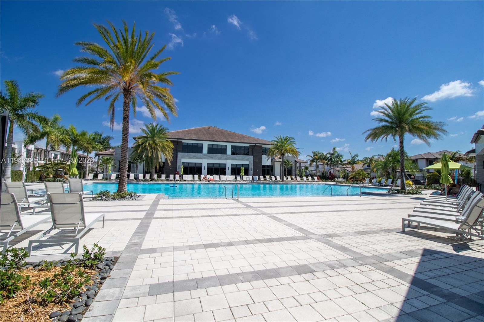 8156 NW 48th Ter Doral, FL 33166