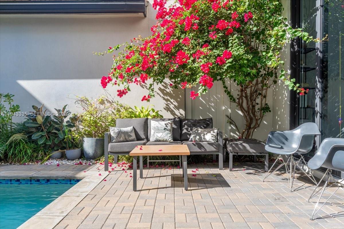 8156 NW 48th Ter Doral, FL 33166