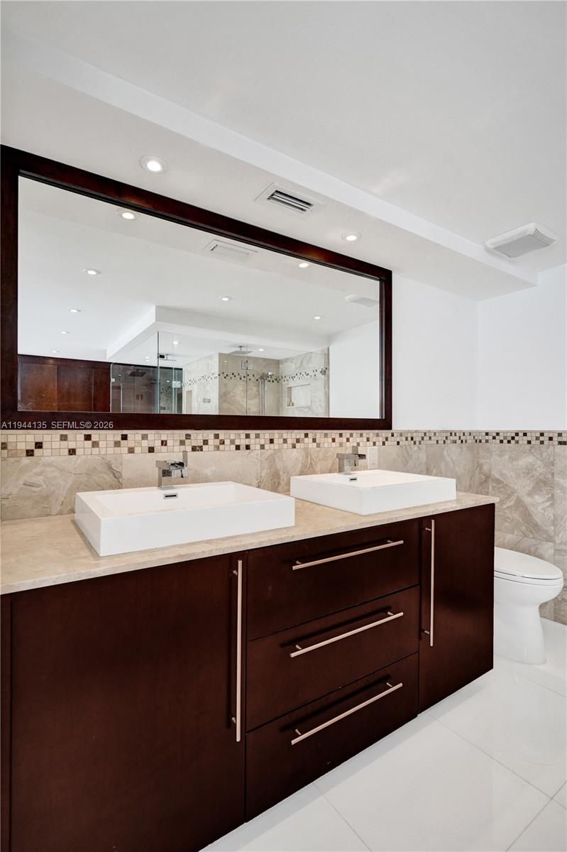 1000 Parkview Dr #330 Hallandale Beach, FL 33009