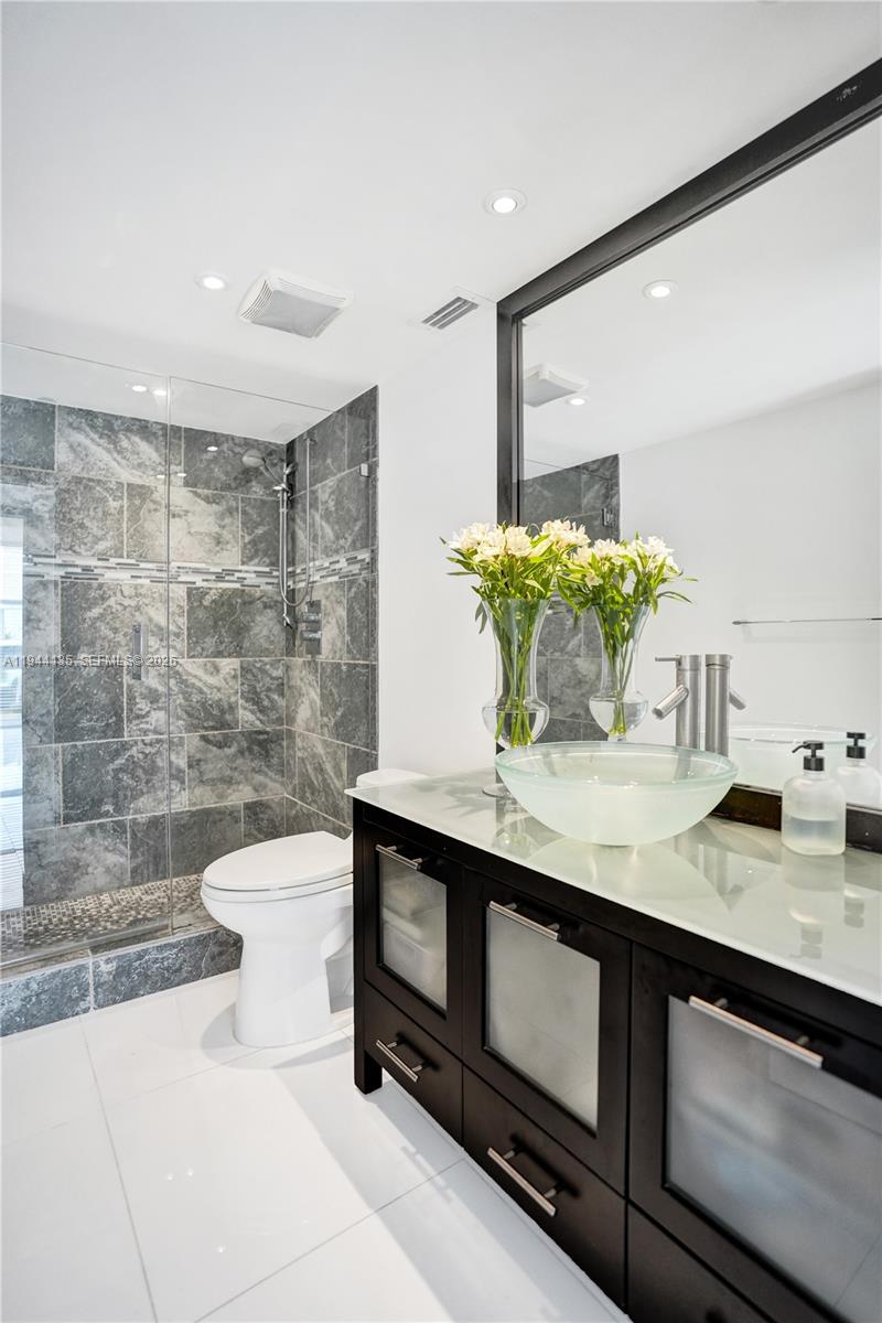 1000 Parkview Dr #330 Hallandale Beach, FL 33009