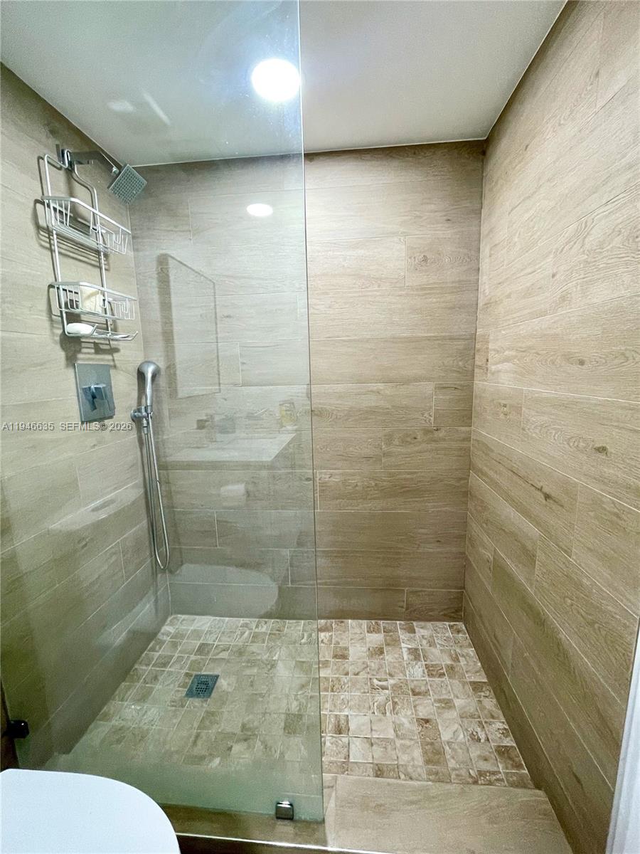 9800 W Bay Hbr Dr #404 Bay Harbor Islands, FL 33154