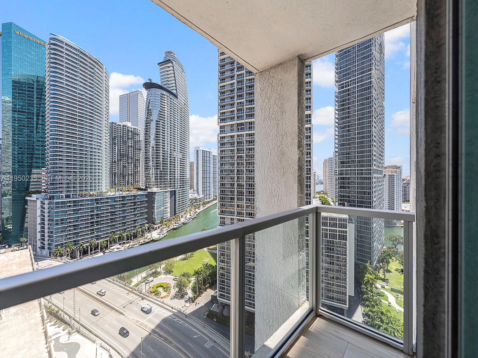 image 500 Brickell East16