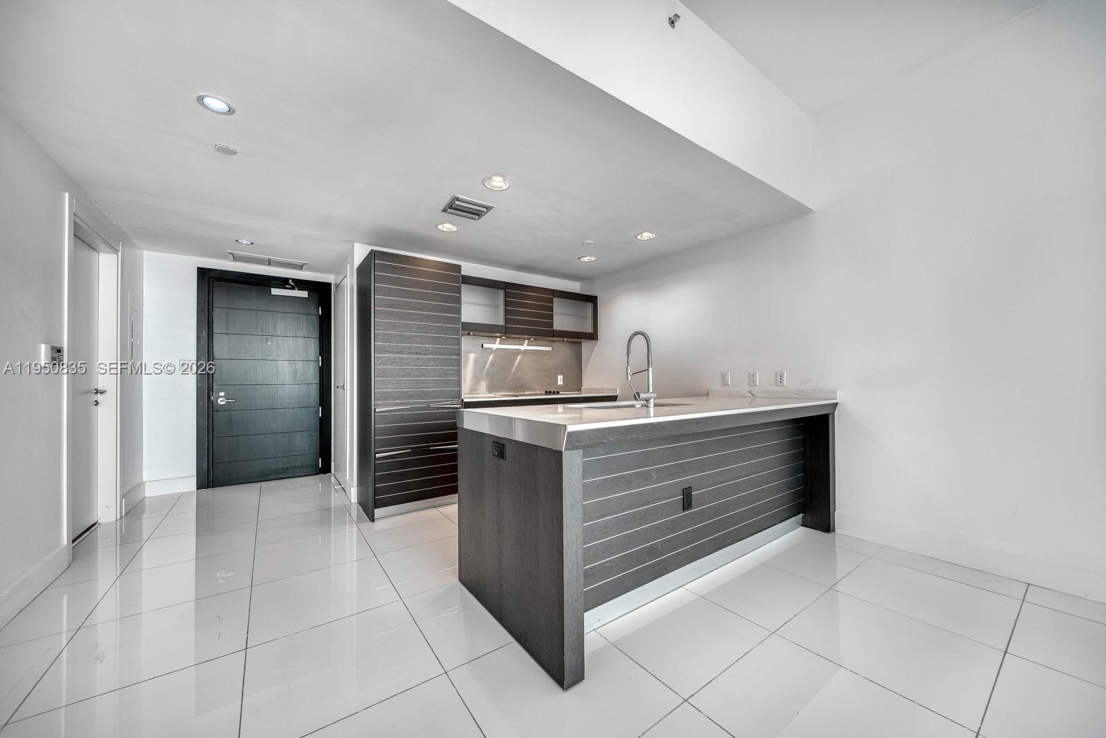 200 Biscayne Blvd Way #4411