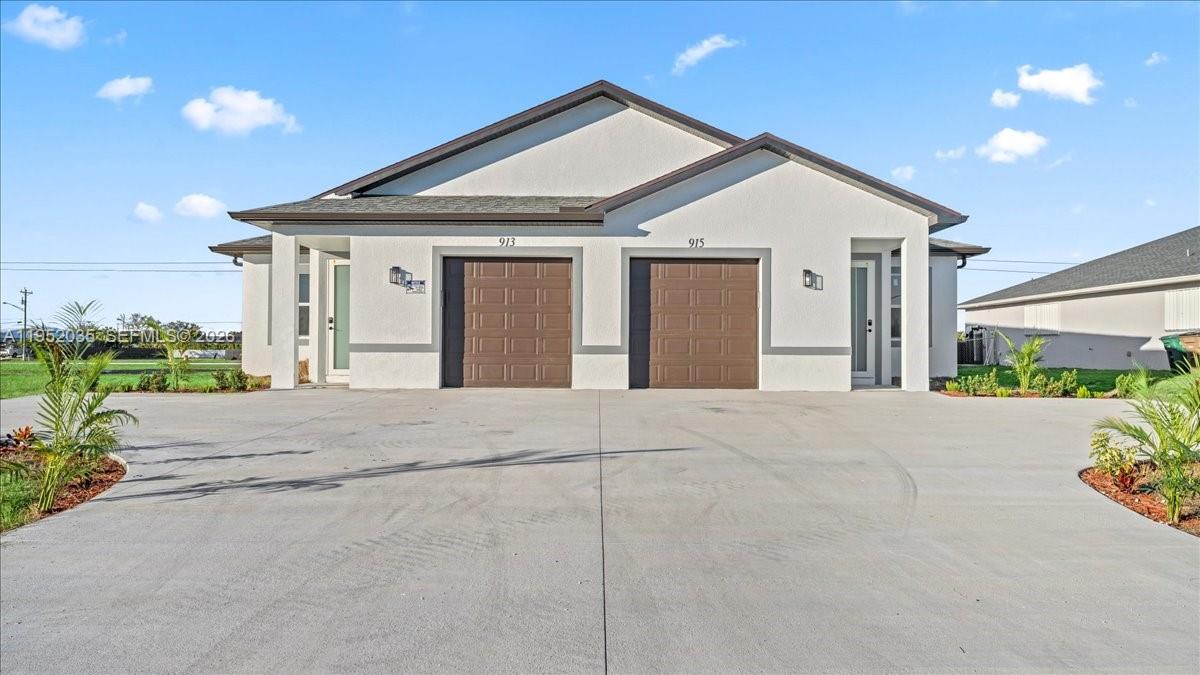 913/915 Ne 15th Ln