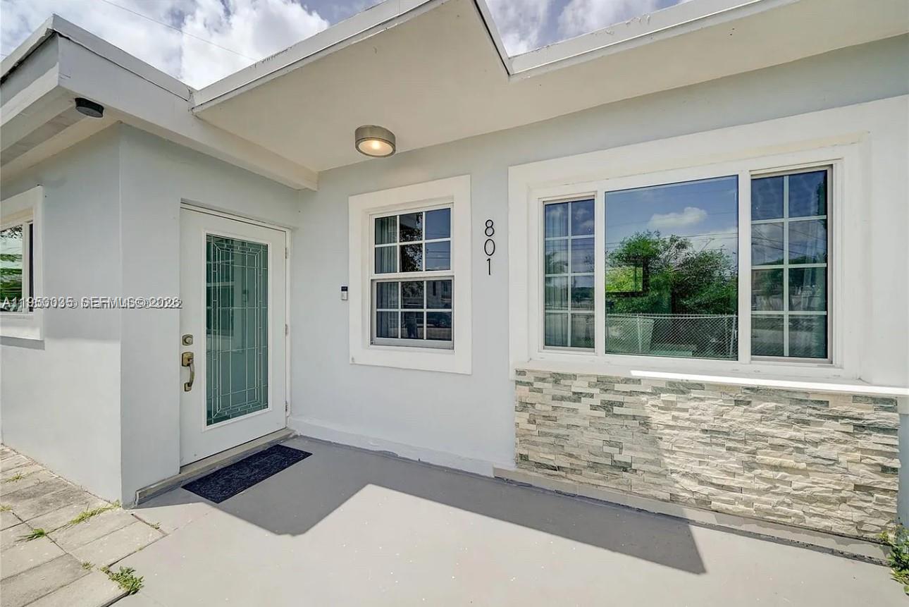 801 E 16th Pl Hialeah, FL 33010