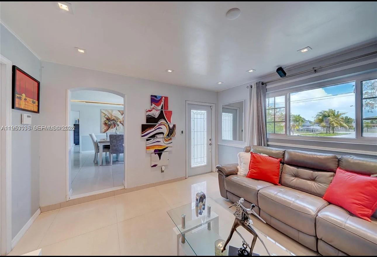 801 E 16th Pl Hialeah, FL 33010