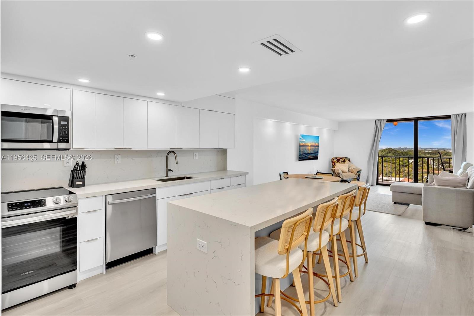 2625 Collins Ave #1109 Miami Beach, FL 33140