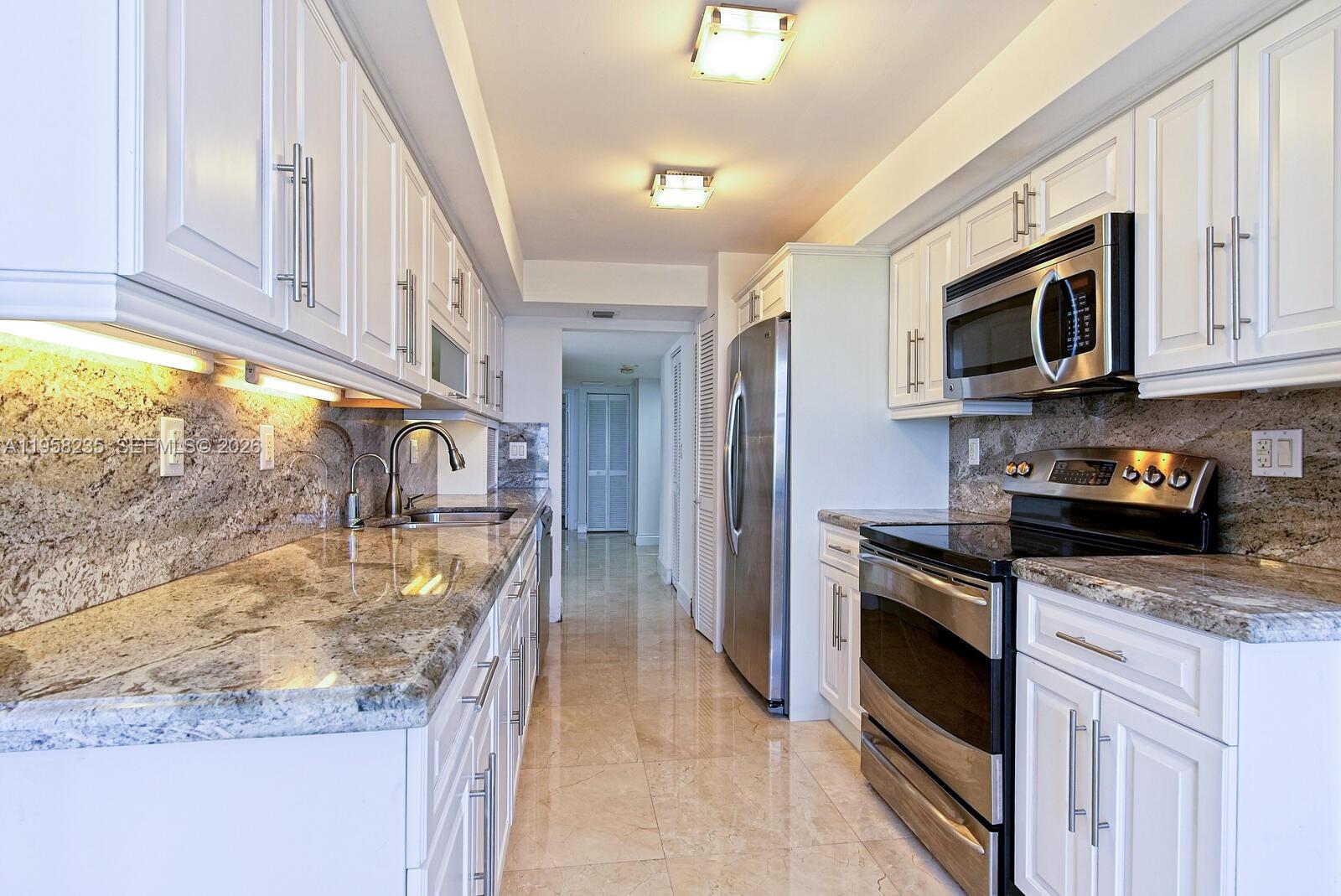 image Brickell Place IV6