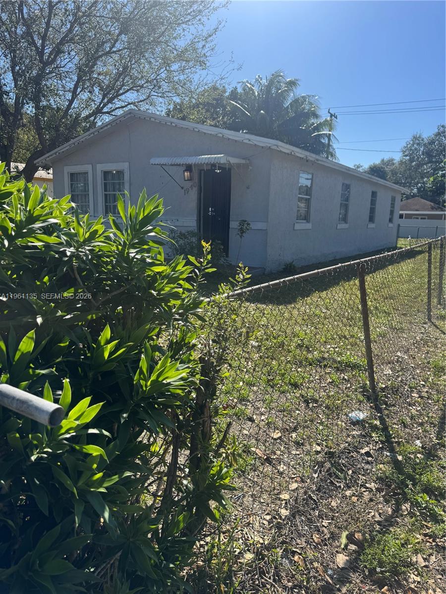 1940 NW 96th St Miami, FL 33147