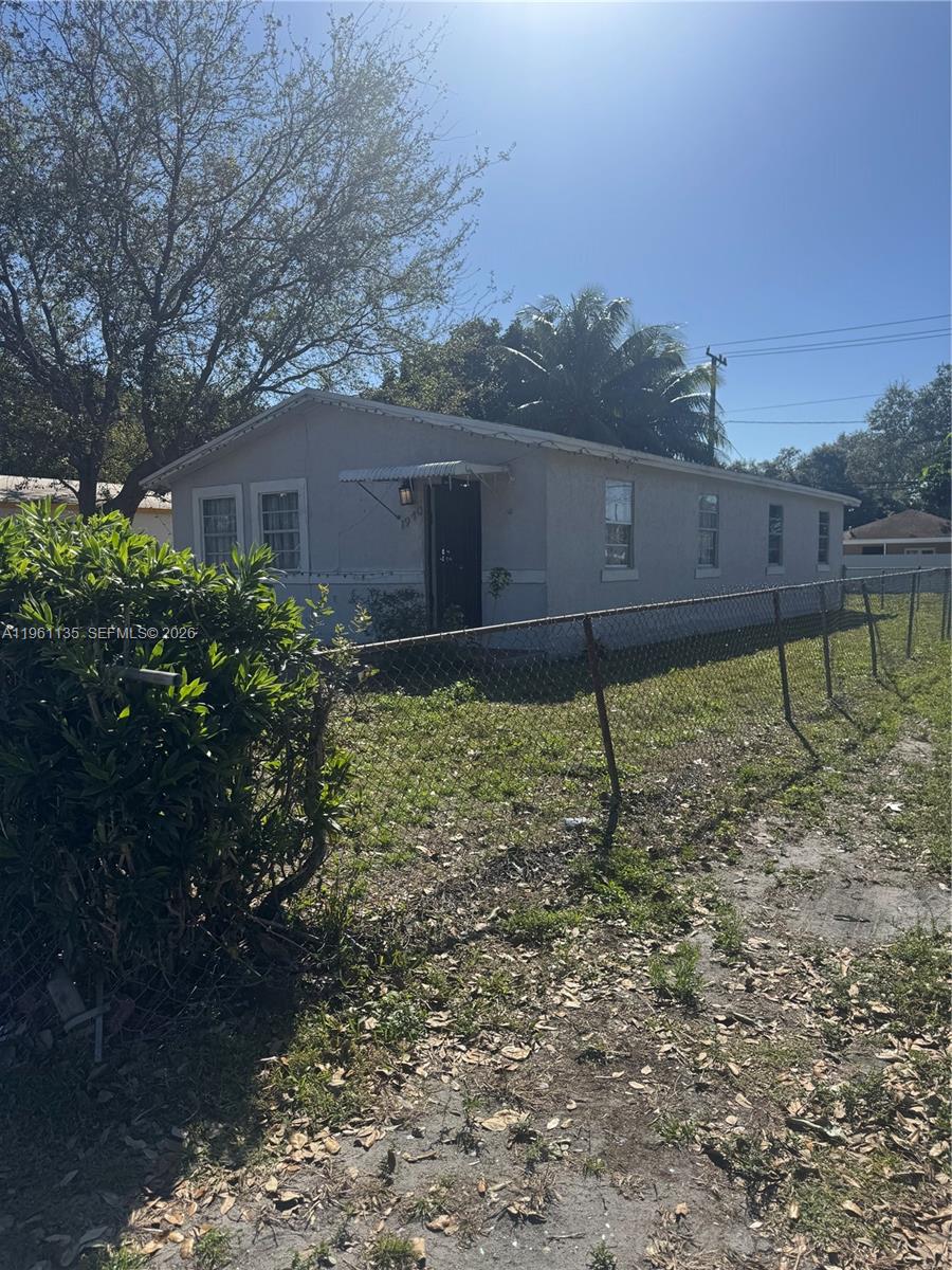 1940 NW 96th St Miami, FL 33147