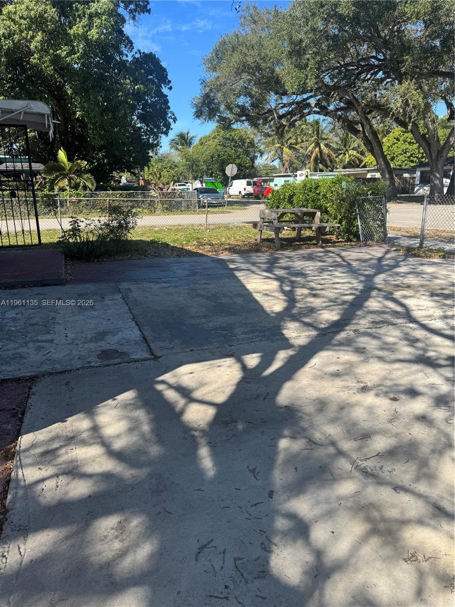 1940 NW 96th St Miami, FL 33147