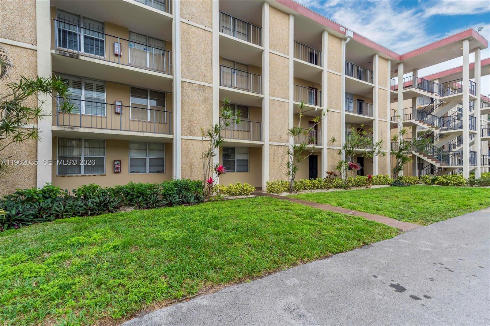 2649 NW 48th Ter #130 Lauderdale Lakes, FL 33313