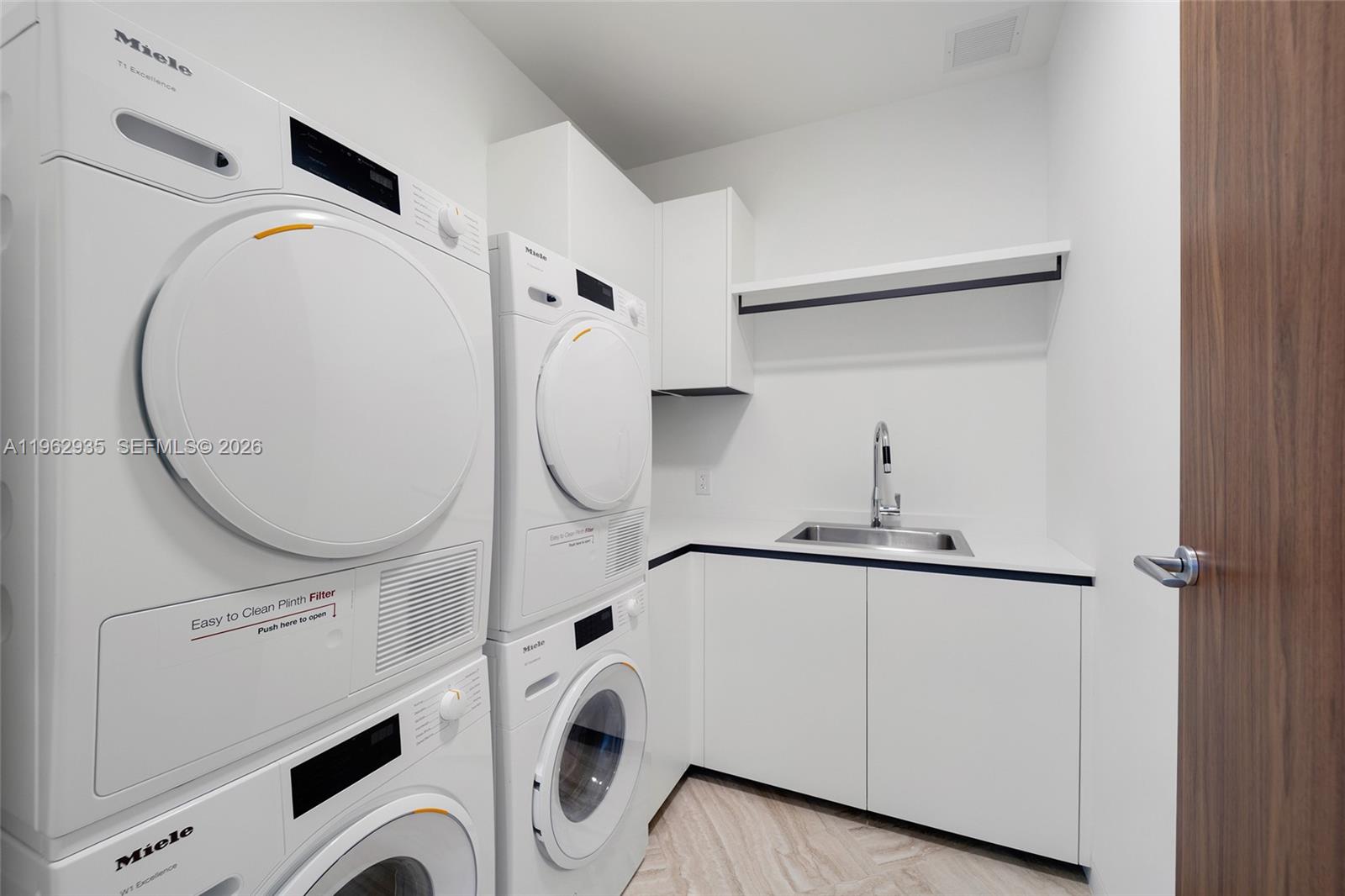 5 Grove Isle Dr #M401 Coconut Grove, FL 33133