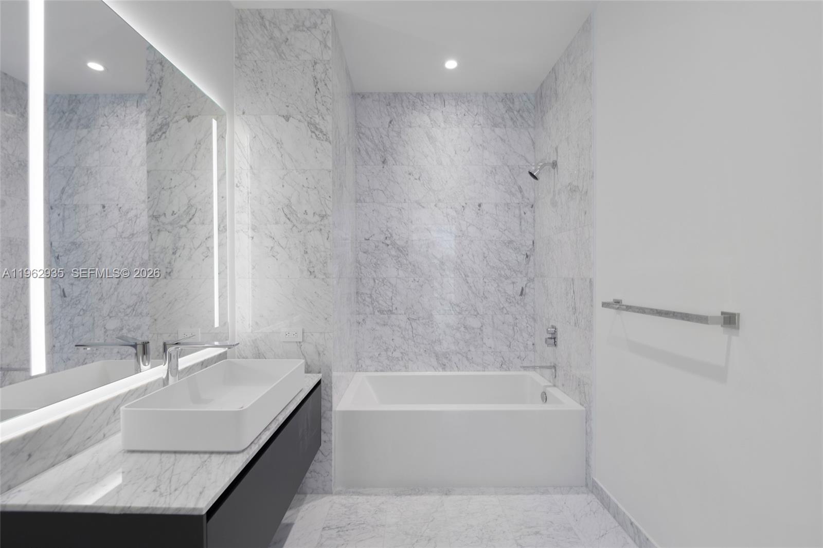 5 Grove Isle Dr #M401 Coconut Grove, FL 33133