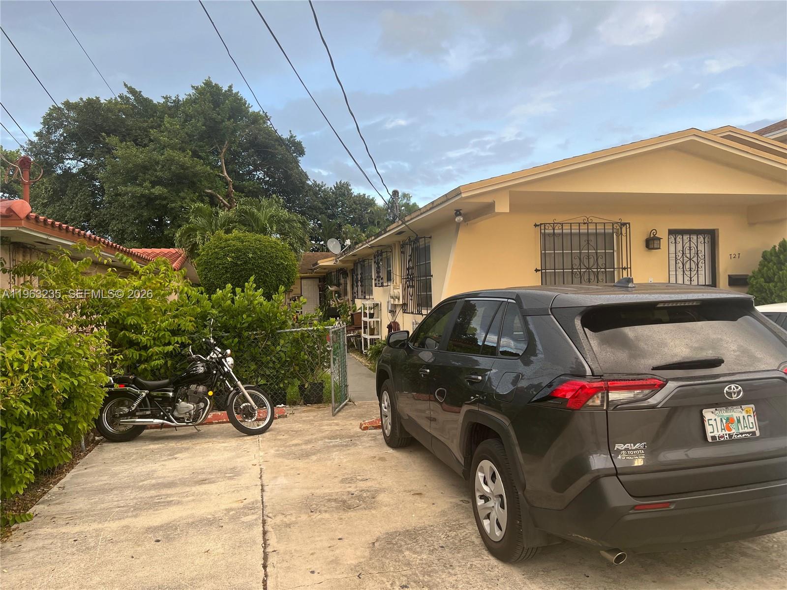 733 NW 33rd Ave Miami, FL 33125