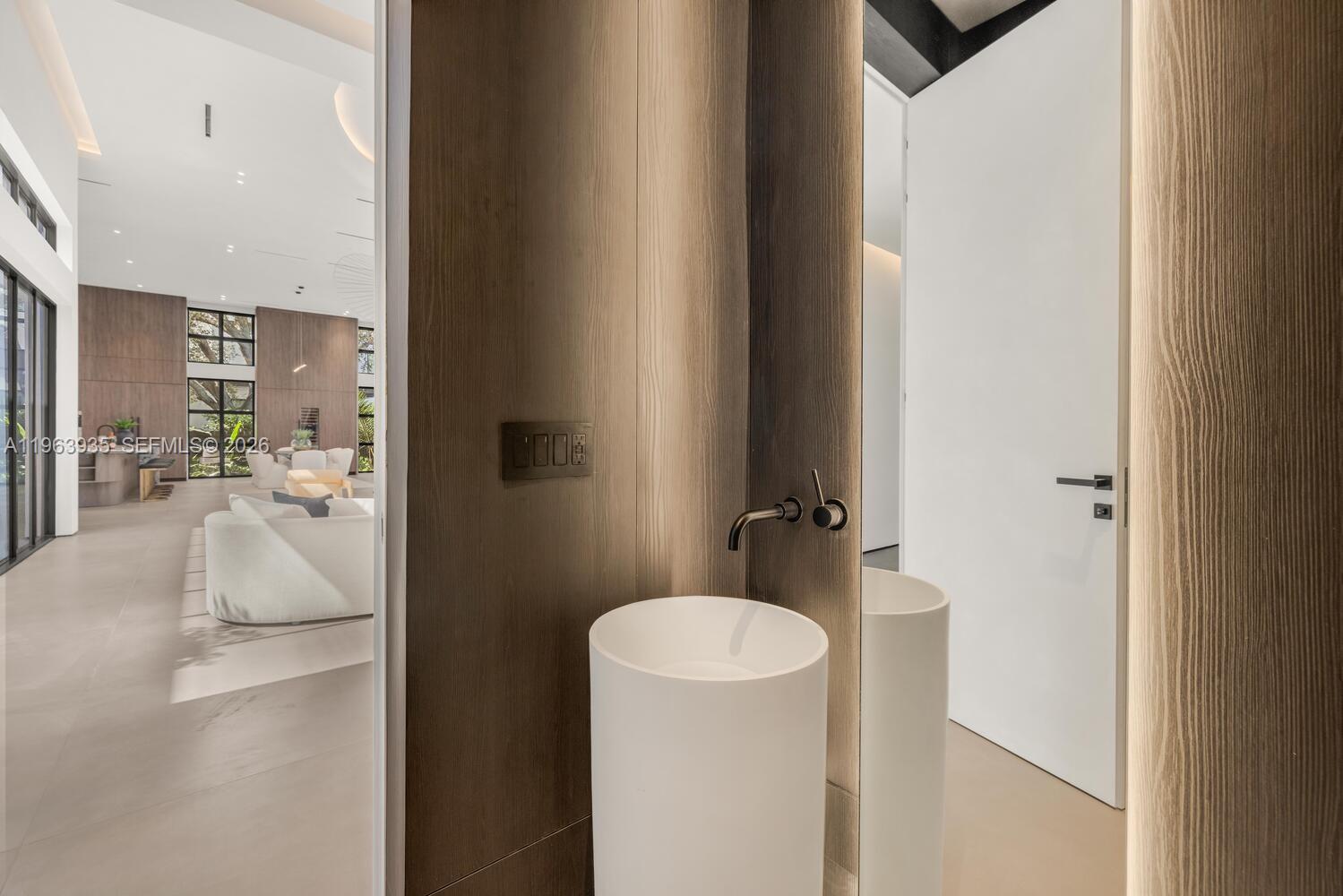 549 NE 95th St Miami Shores, FL 33138