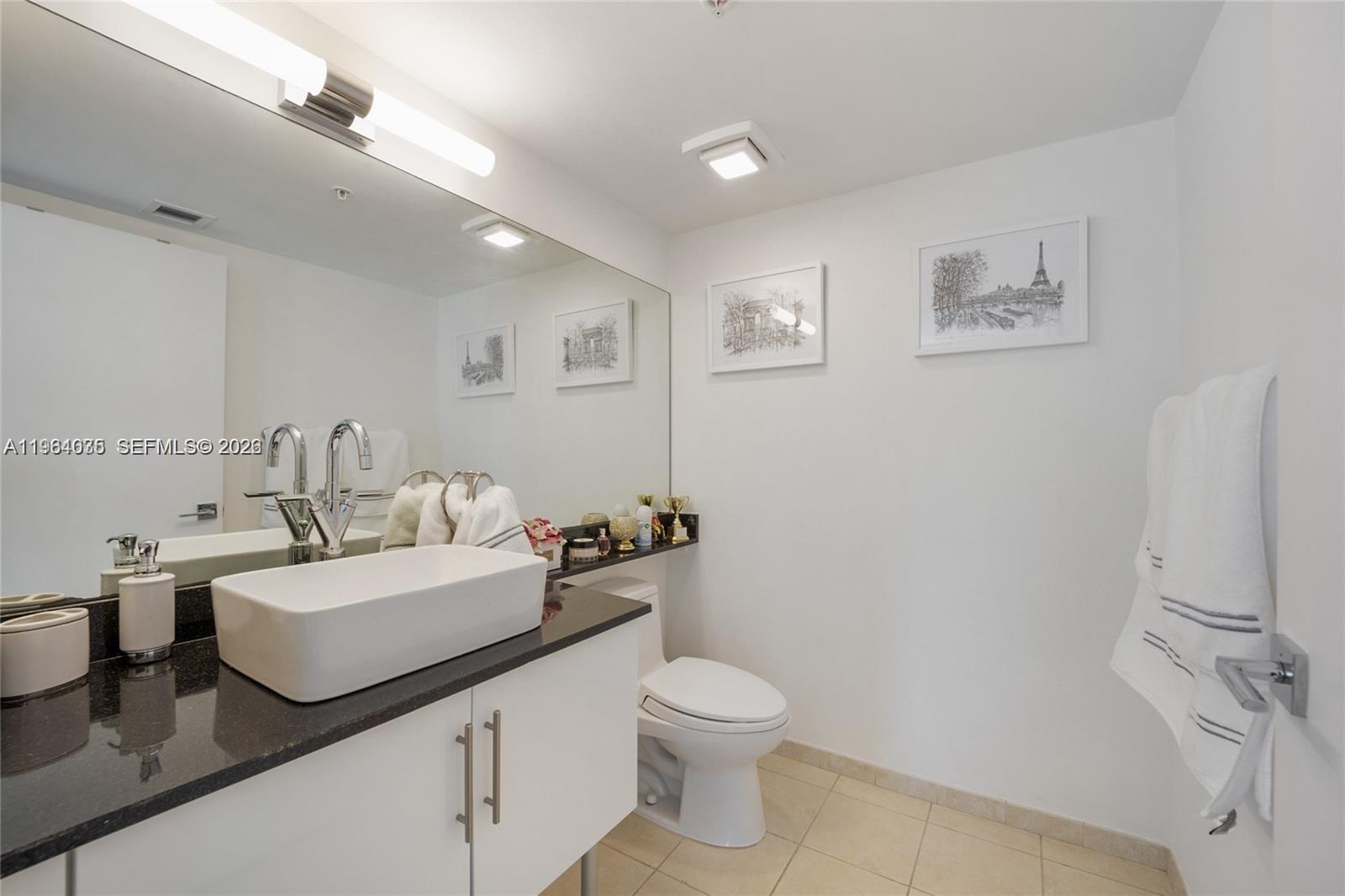 image Brickell on the River North9