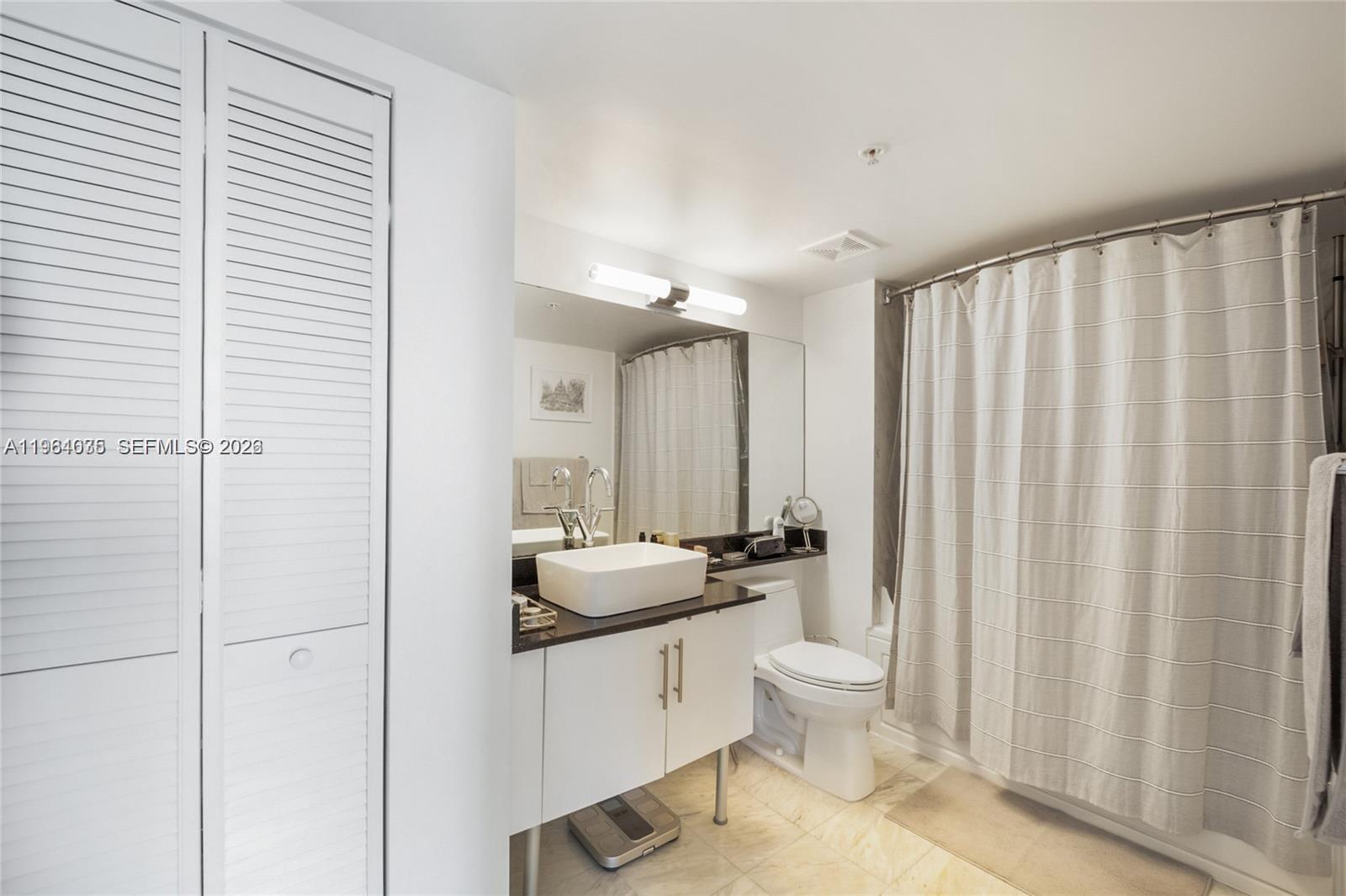 image Brickell on the River North10