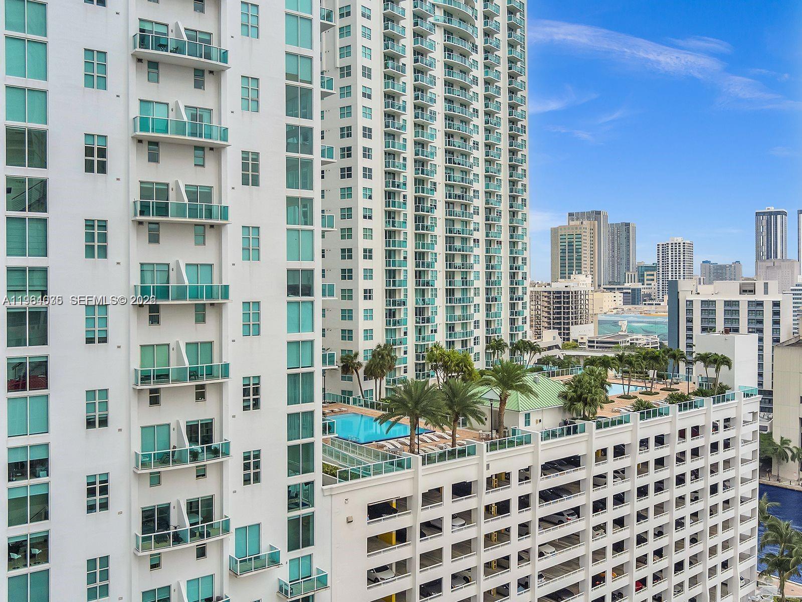 image Brickell on the River North12