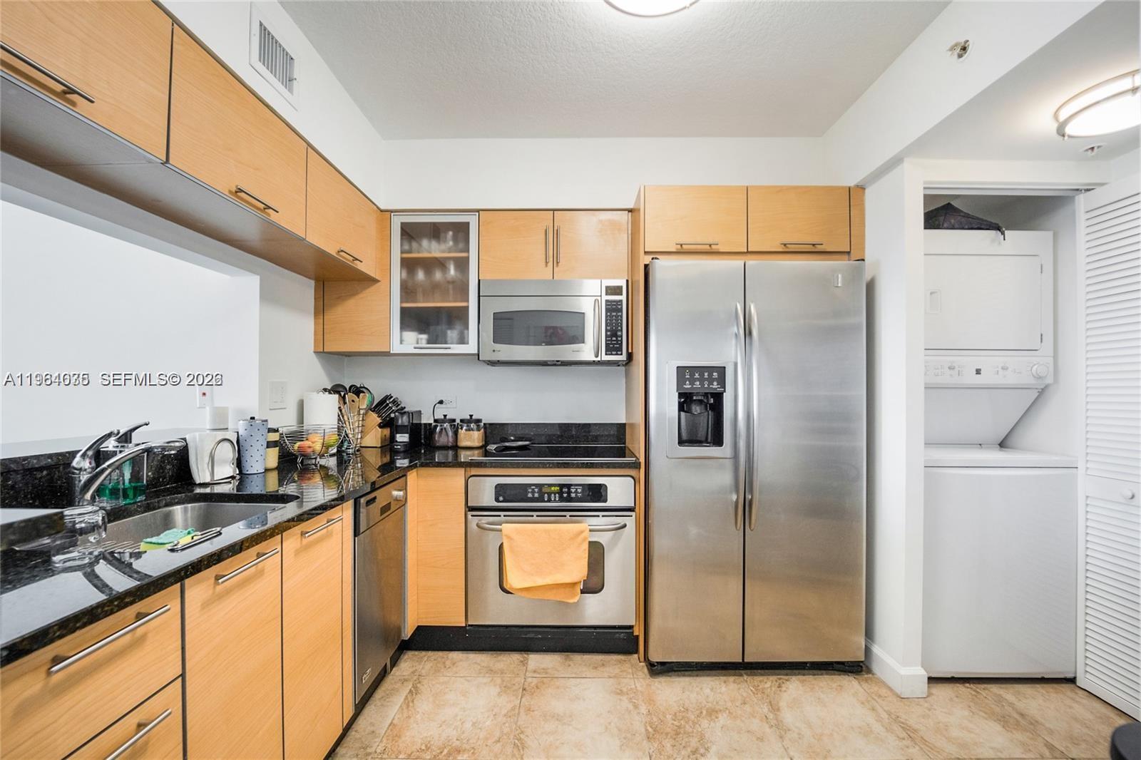 image Brickell on the River North1