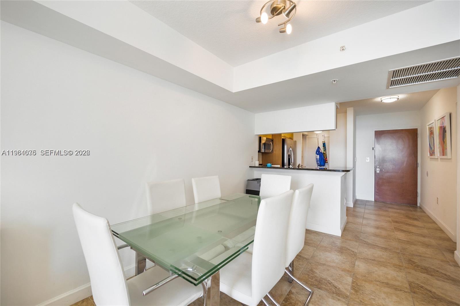 image Brickell on the River North2