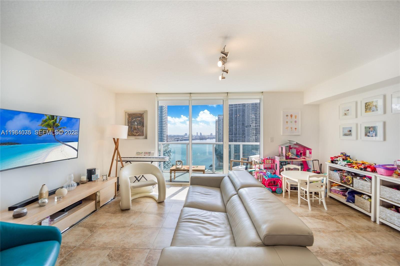 image Brickell on the River North6